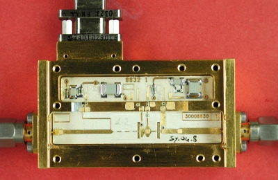 Amplificador criogénico de vuelo de banda baja (2.4 a 4.8 GHz)